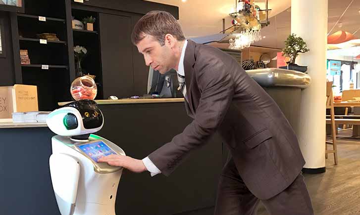 hotel robot, robot hotel service, hotel serving robot