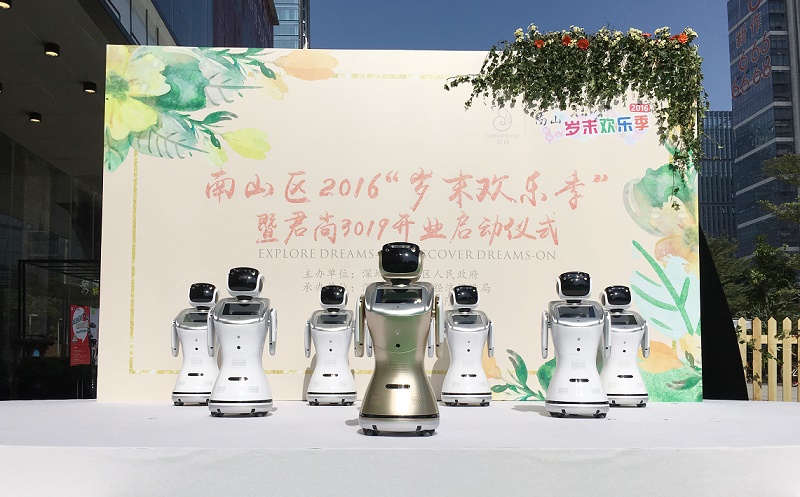 activity promotional robot, robot host assistant, robot in store