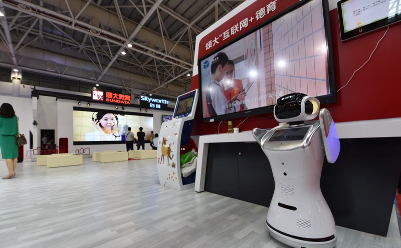 intelligent robot in shcool, school teaching robot, kindergarten teaching robot