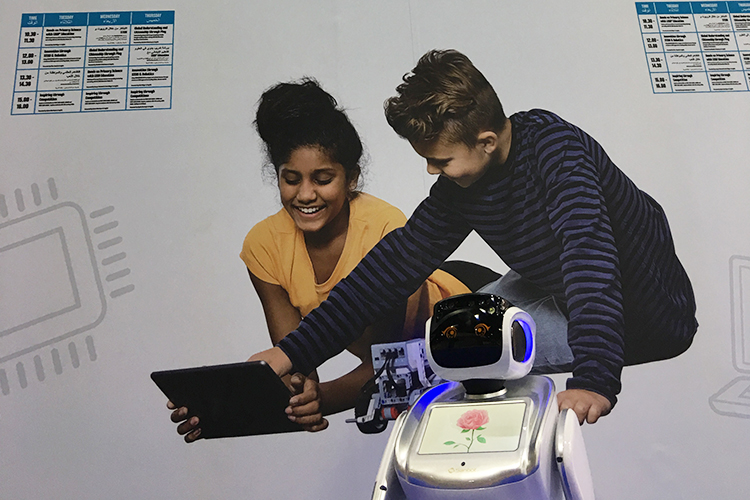 school teaching robot, teaching assistant robot, intelligent robot in school