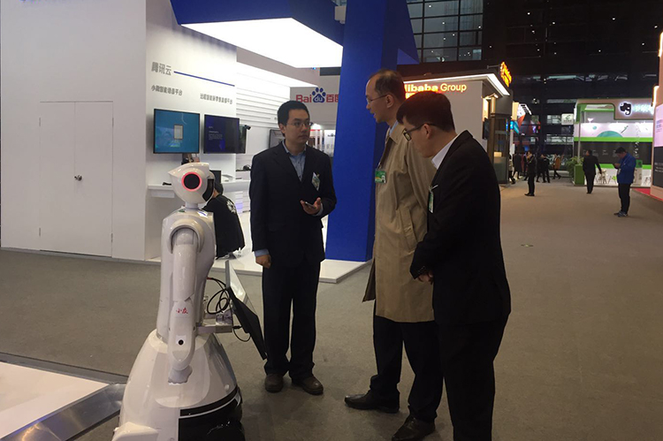 service robot for professional use, intelligent service robot, fiscal service robot